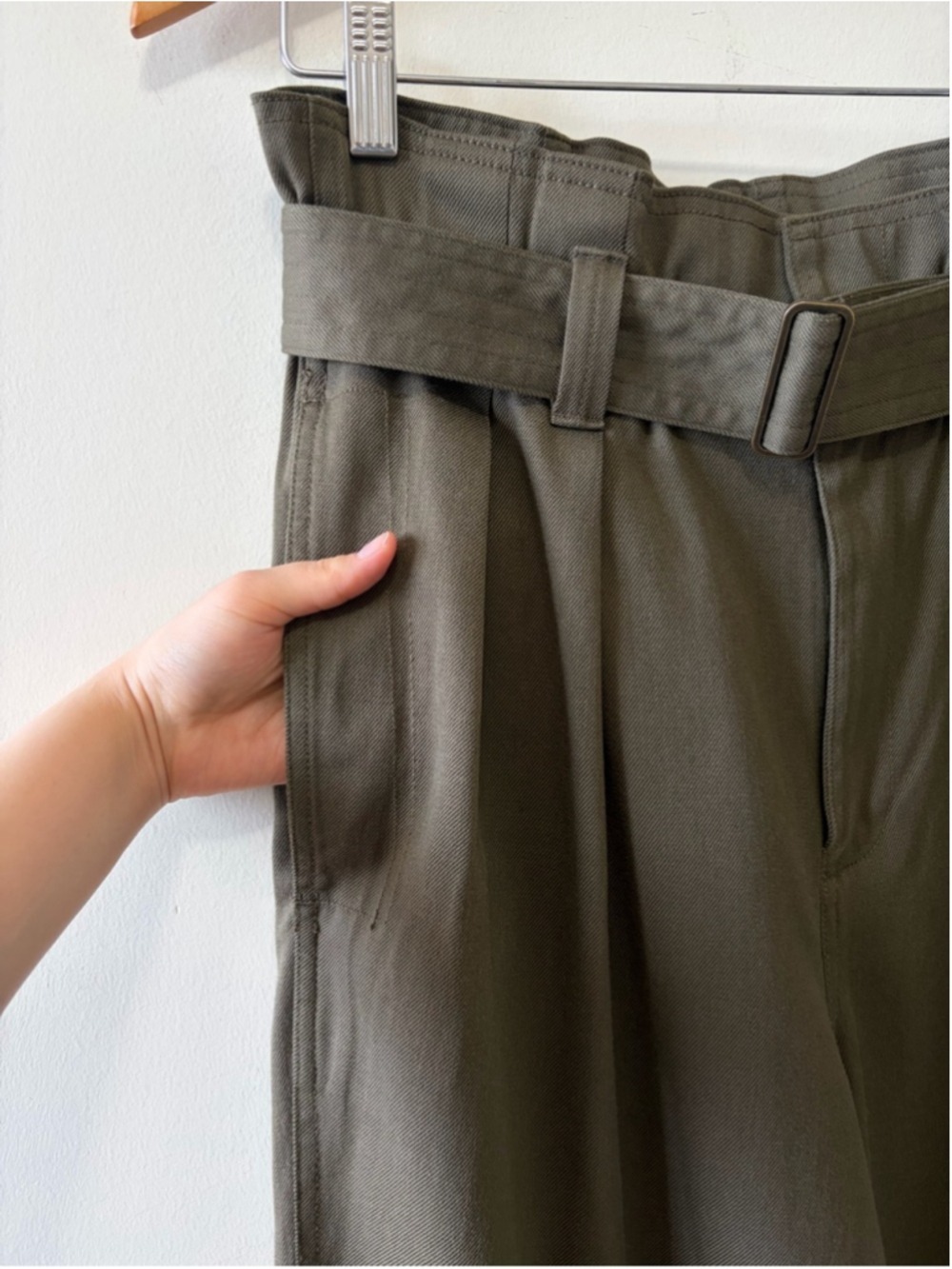 BANANA REPUBLIC WOOL COTTON BLEND PAOLA UTILITY PANT
SIZE 6 - Picture 5 of 13